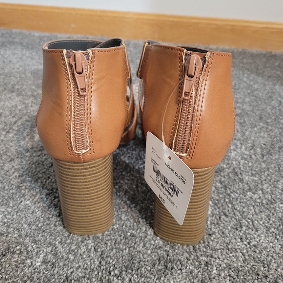 NWT Brown/Cognac Sandals - Picture 3 of 6